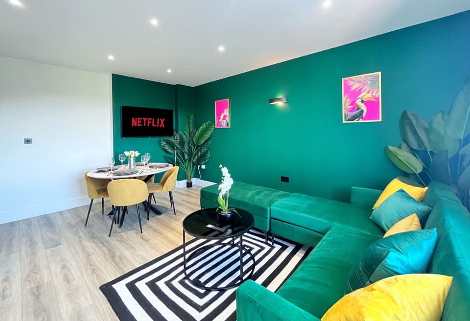 Stylish living/dining area with 50" smart TV