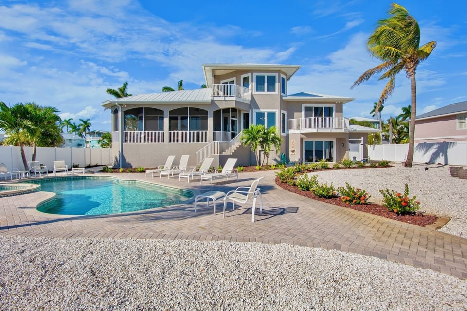 White Pelican House by Anna Maria Island Accommodations