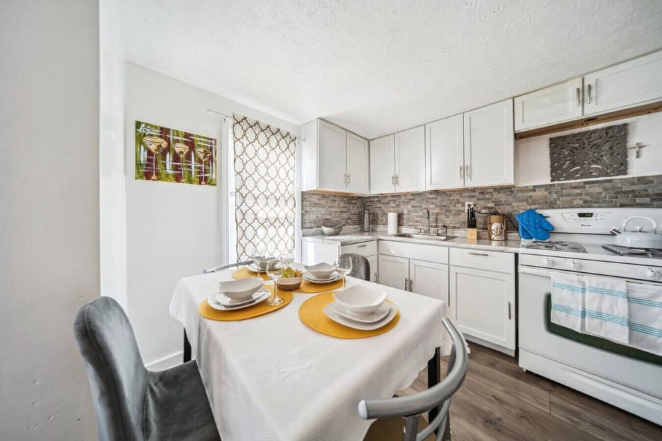 There's a dining area with seating for 4