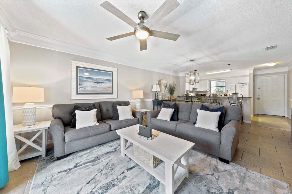 Living room with plenty of seating