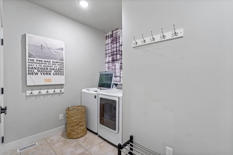 Laundry/Mudroom - detergent supplied and empty closet for easy storage - hooks