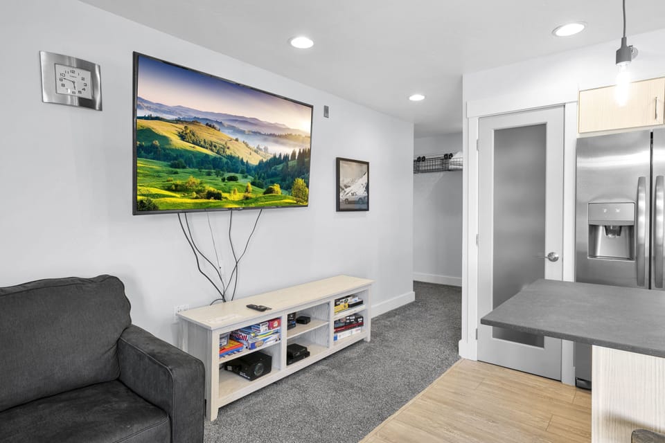 Furniture, Indoors, Living Room, Screen, Couch