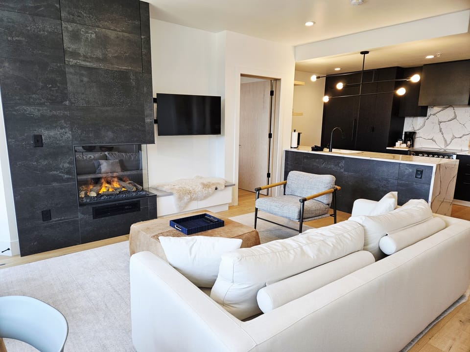 Home Decor, Indoors, Building, Furniture, Living Room