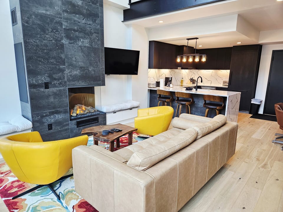 Home Decor, Indoors, Couch, Furniture, Screen