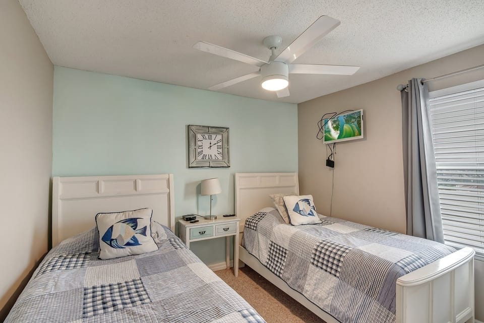 Bed, Bedroom, Furniture, Indoors, Room