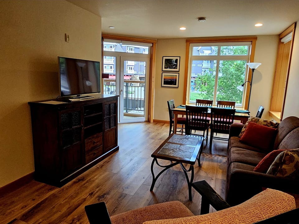 Furniture, Indoors, Living Room, Screen, Hardwood