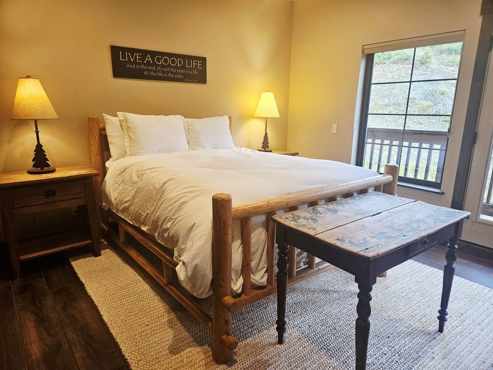 Indoors, Lamp, Home Decor, Floor, Bed