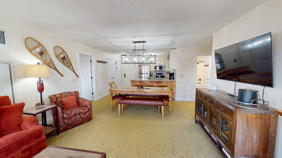 Furniture, Indoors, Living Room, Screen, TV