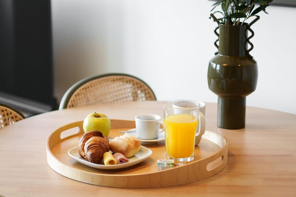 The combination of accommodation, natural light, and modern amenities creates the ideal setting for relaxing, working, or exploring the city with renewed energy.
