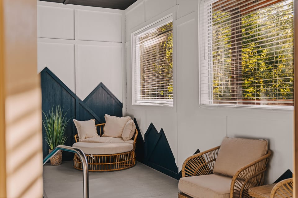 Plenty of seating options for family and friends!