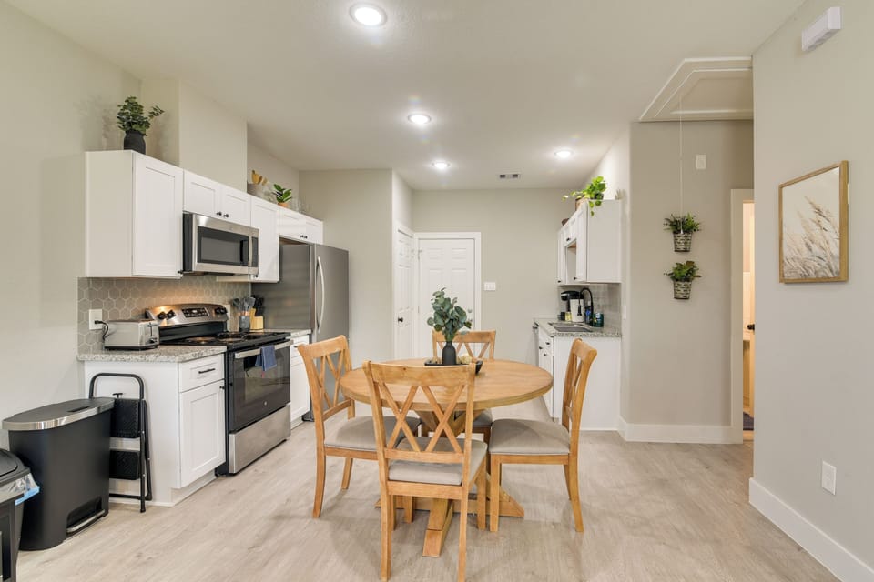 Dining Area | Dishware/Flatware | Free WiFi