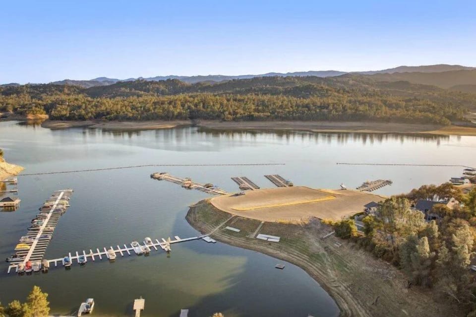 Oak shores marina
