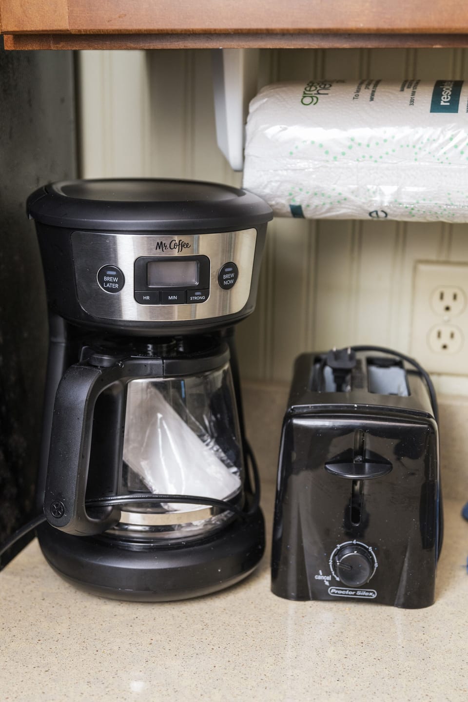 Coffee maker, toaster, and all basics ready for your morning routine
