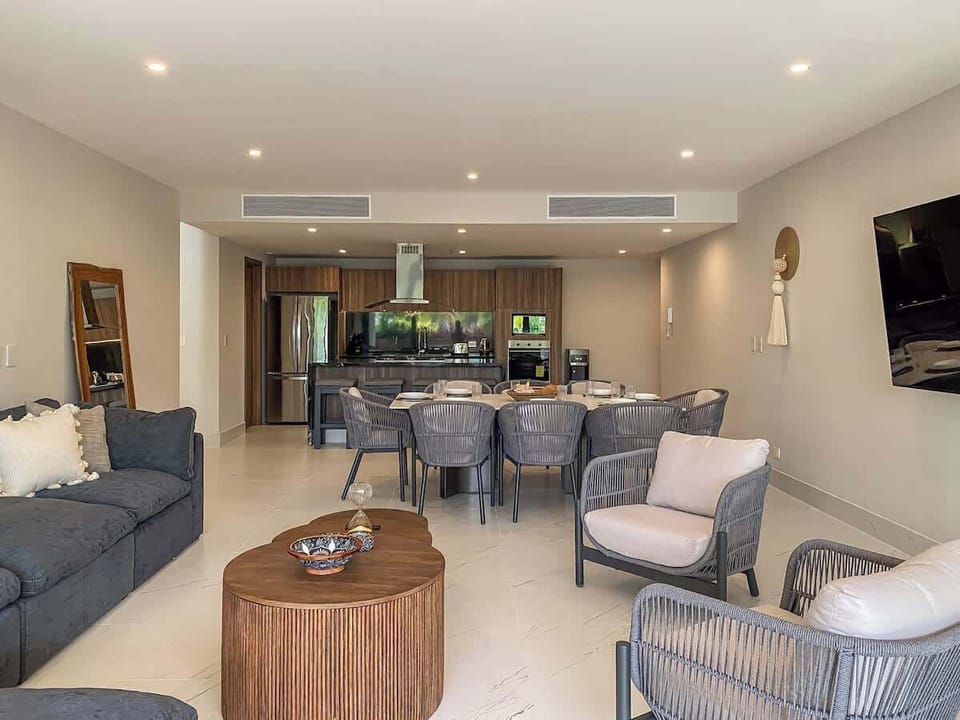 Sala de estar con smart, ac, y wifi