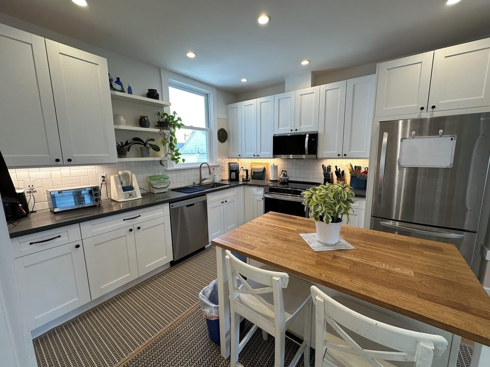 Kitchen to prepare all of your meals!