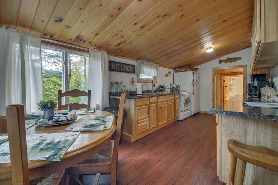 Kitchen & Dining Area | 2-Story Home