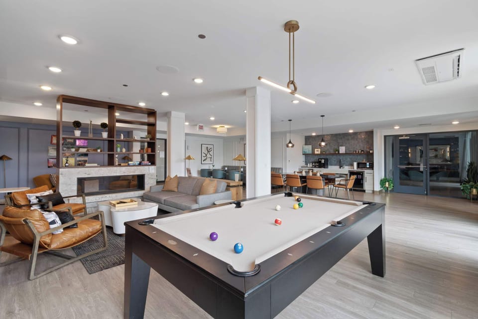 Executive slate-bed pool table