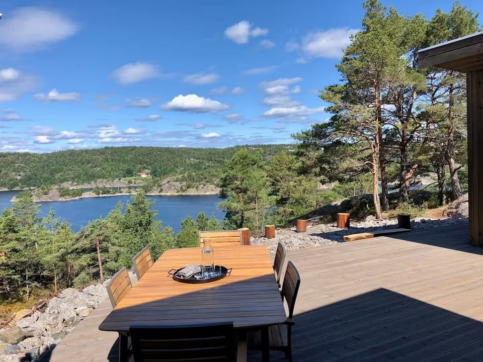 Beautiful large deck with spectacular view