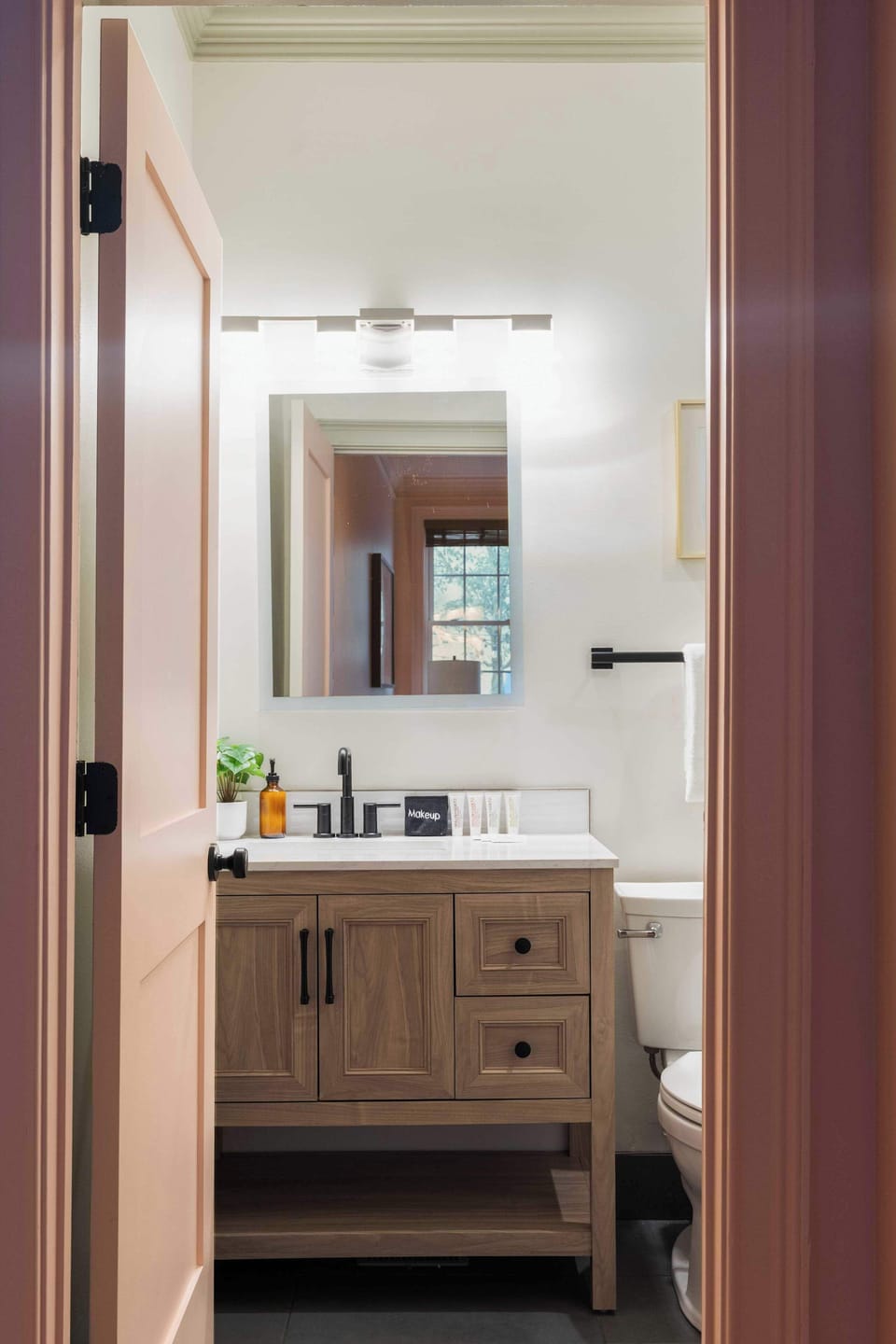Bathroom 2: Shower/Tub