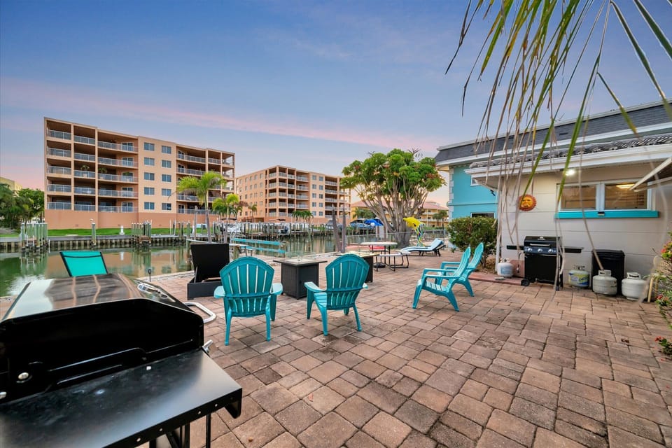 Gather and grill with a postcard-perfect view
