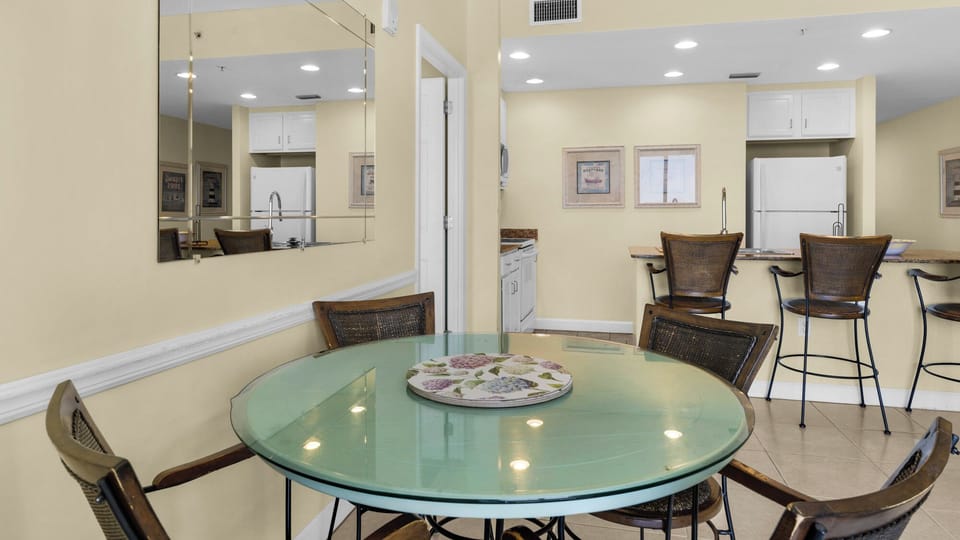 Sterling Reef 1604 - Dining area