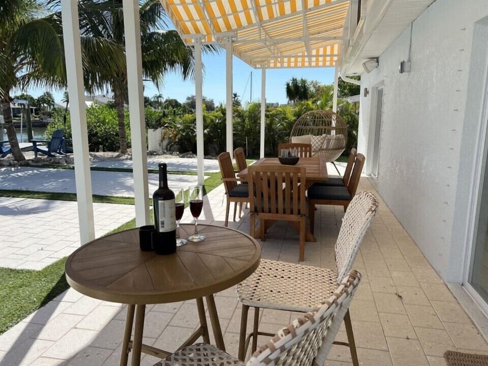 Outdoor dining