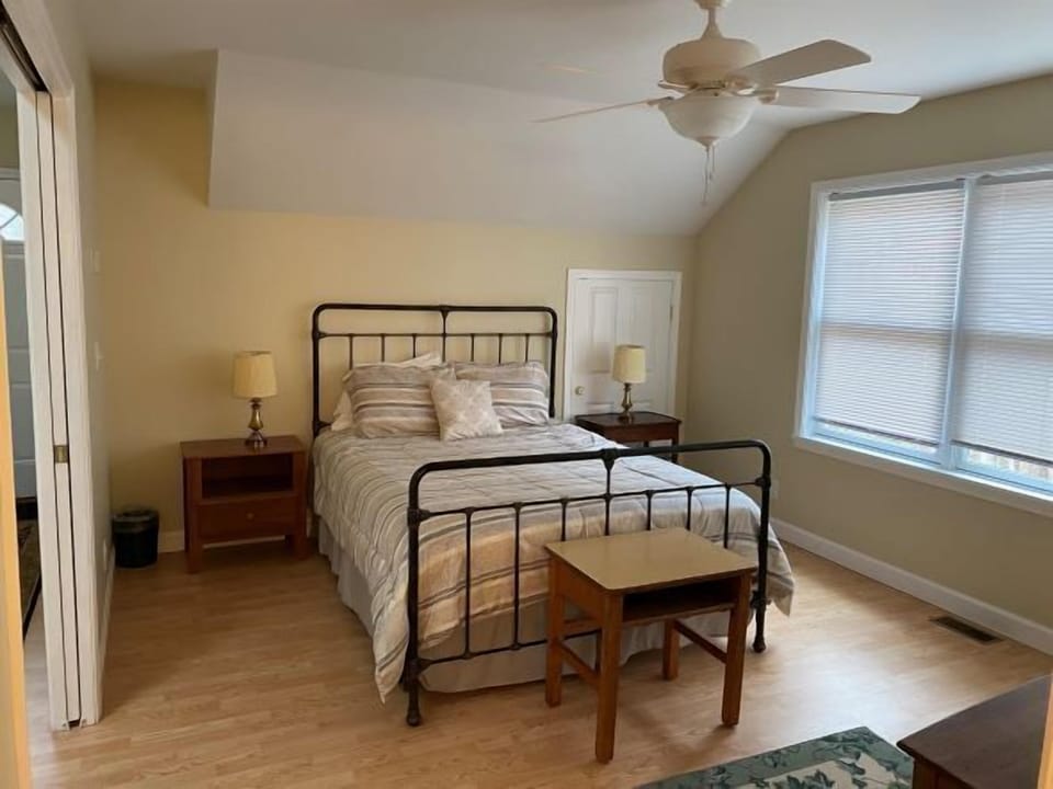 Queen Bedroom 2
