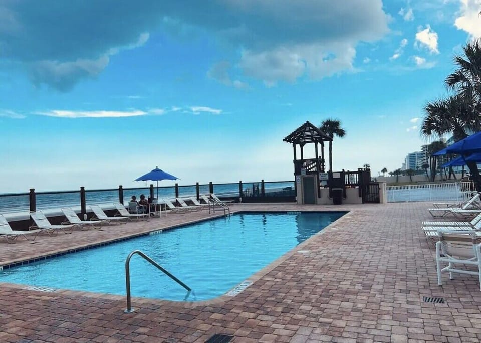Beautiful pool on the Ocean.