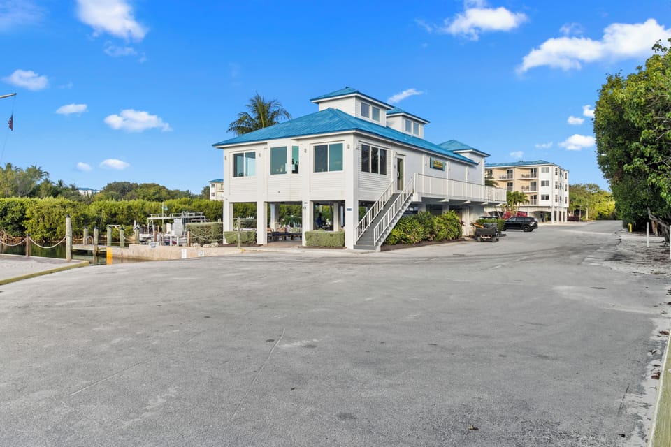 Arrive effortlessly to a breezy coastal retreat with easy parking.