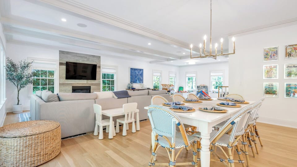 Open concept living, dining and kitchen