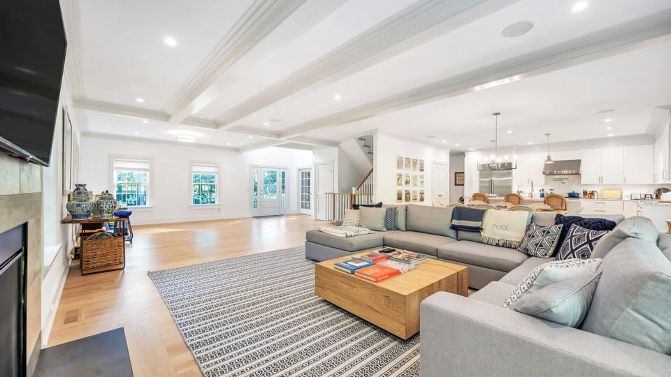 Open concept living, dining and kitchen