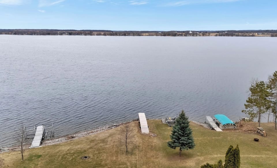 Direct waterfront/ Private dock