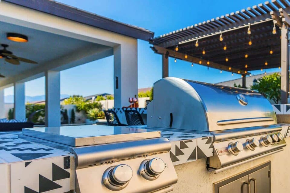 Outdoor Kitchen/Bar
