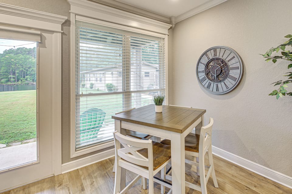 Breakfast Nook | 1st Floor