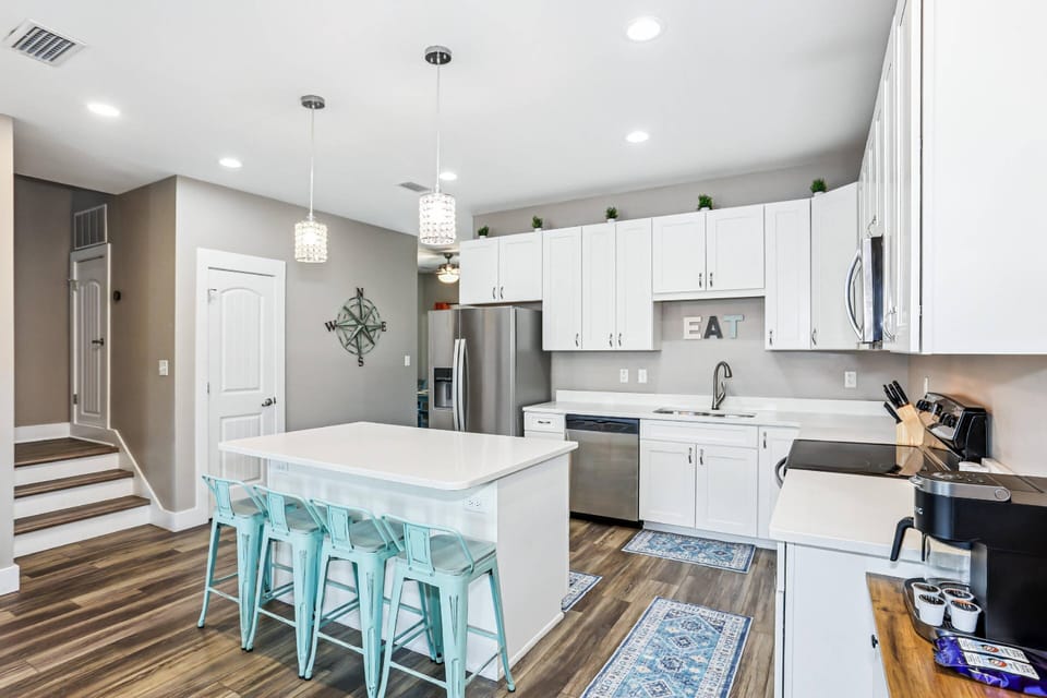 Bar seating for 4 at the kitchen island