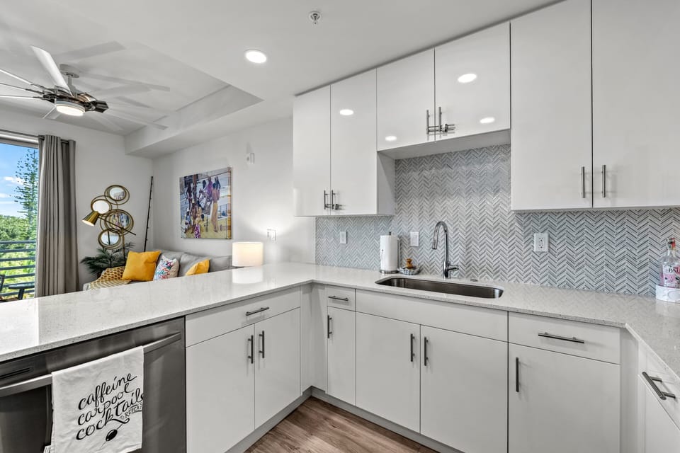 With light pouring in and the water just beyond, even kitchen time feels like vacation time.
