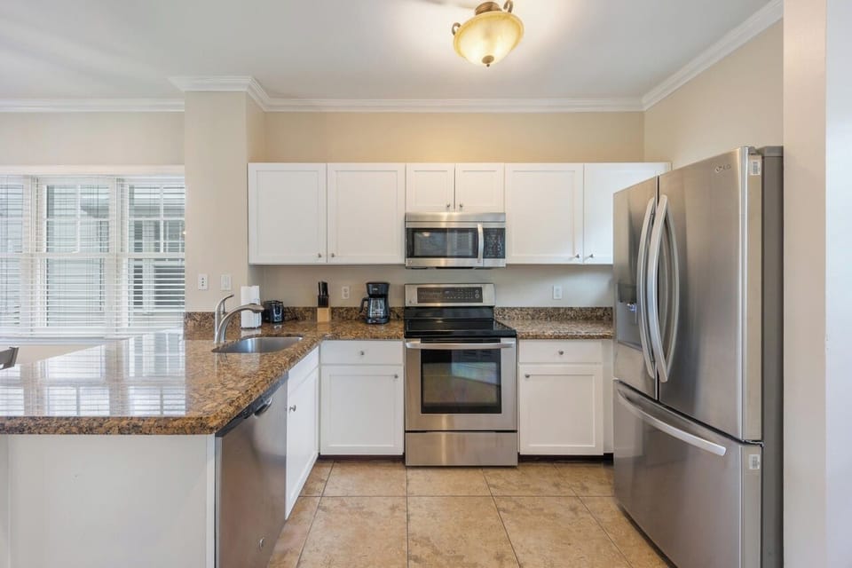 Full kitchen