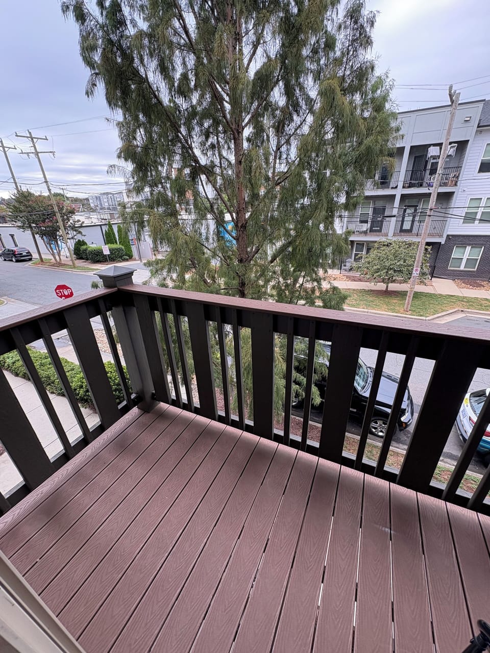 Small balcony (smoking outside only)