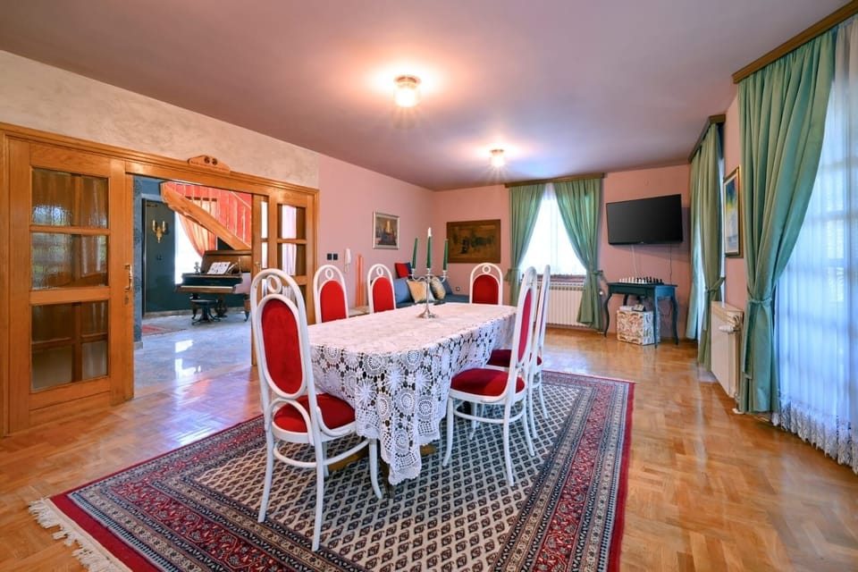 Dining room 1