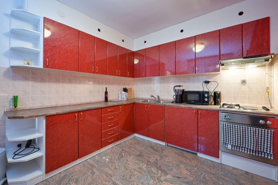 Kitchen 1