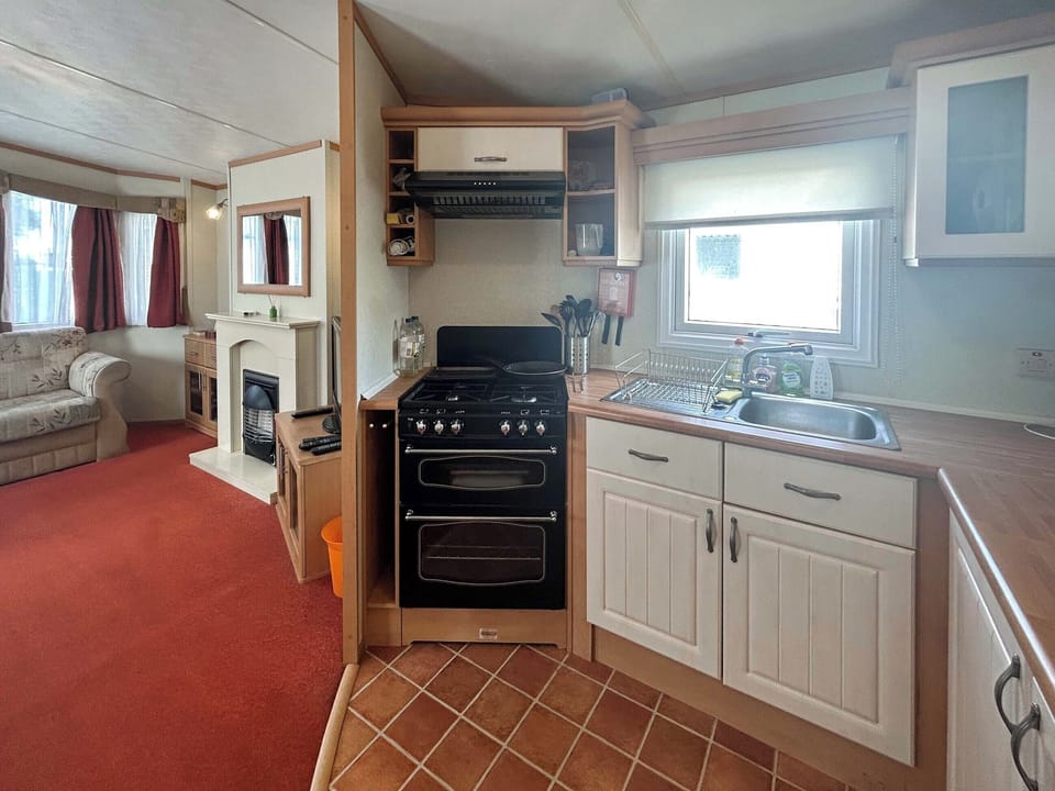 Kitchen area | 136 Lakeside, Burnham-on-Sea