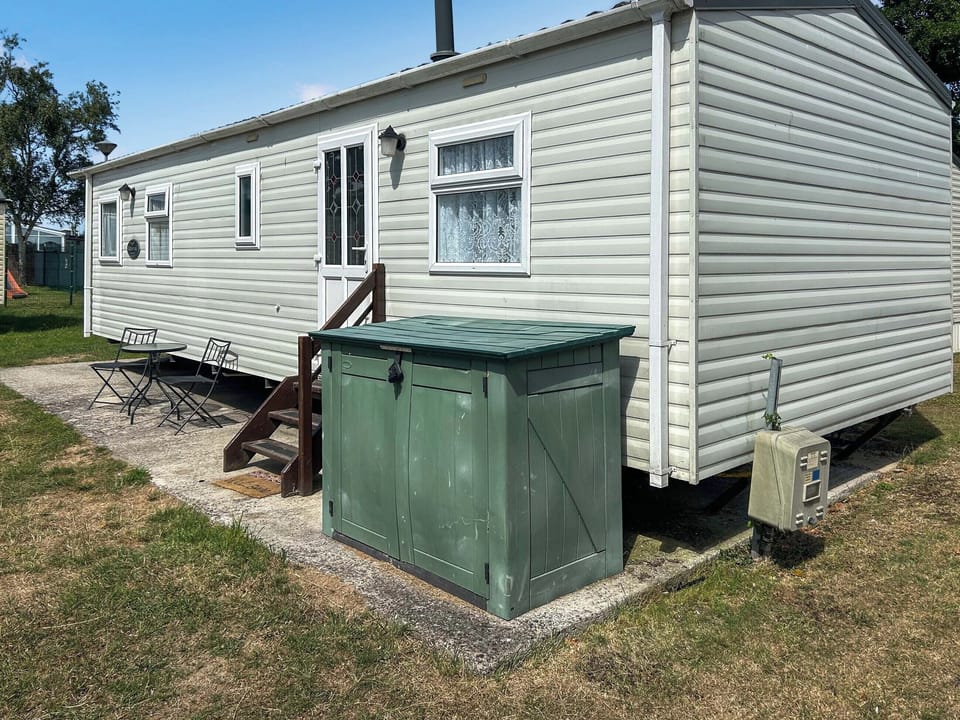 Exterior | 136 Lakeside, Burnham-on-Sea