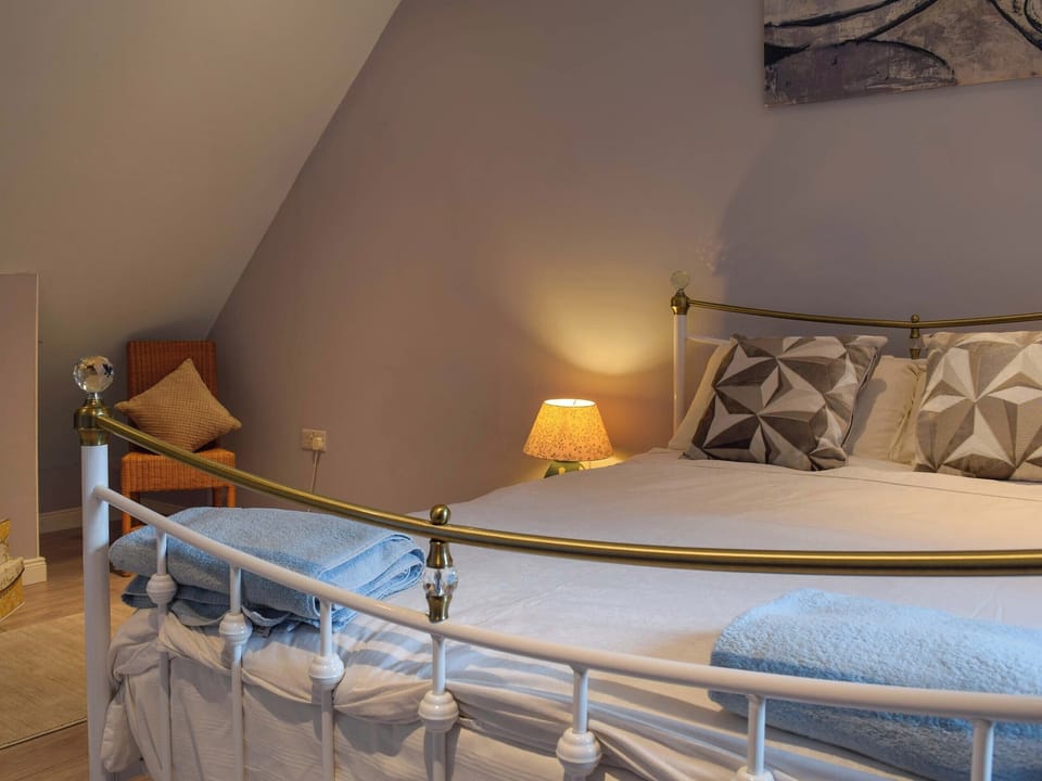Double bedroom | The Ewelme Hideaway, Ewelme, near Benson