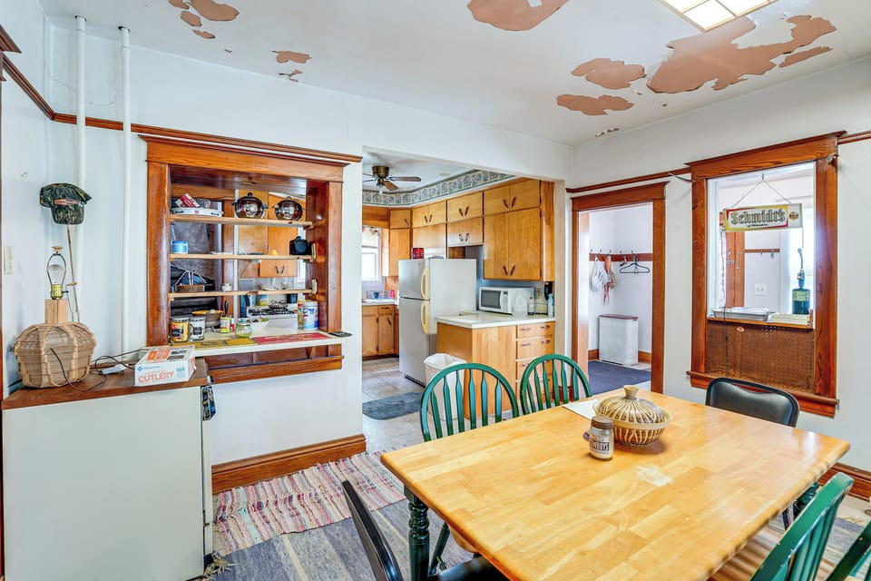 Dining Area | Full Kitchen | Cooking Basics