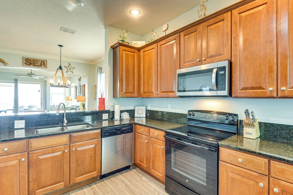 Kitchen | Keurig & Drip Coffee Makers | Toaster | Cooking Basics
