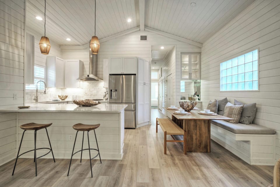 Dining adjacent to the kitchen. (Clamshell Cottage)