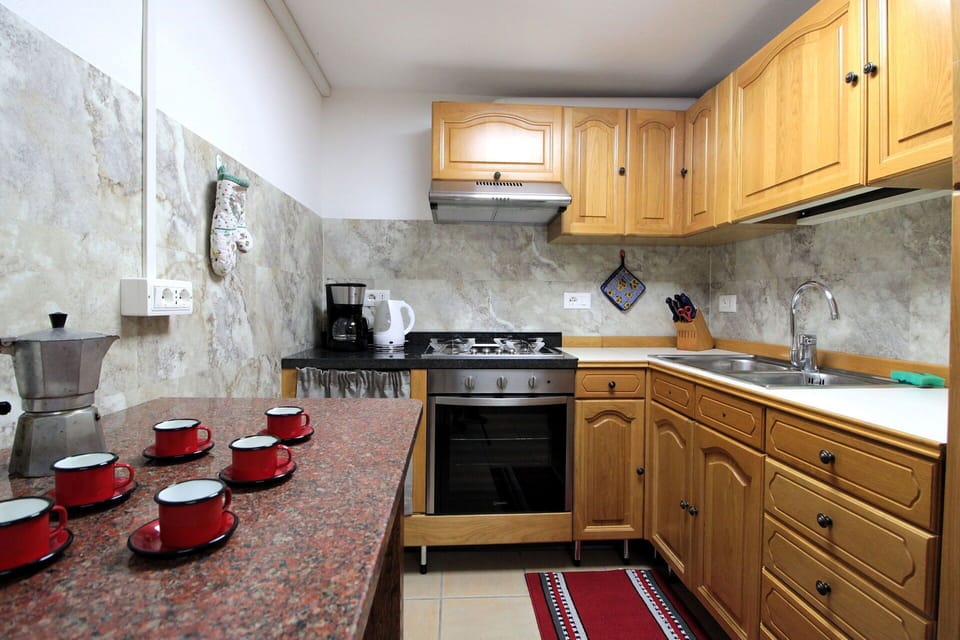 Autumn, Kitchen, Spring, Summer
