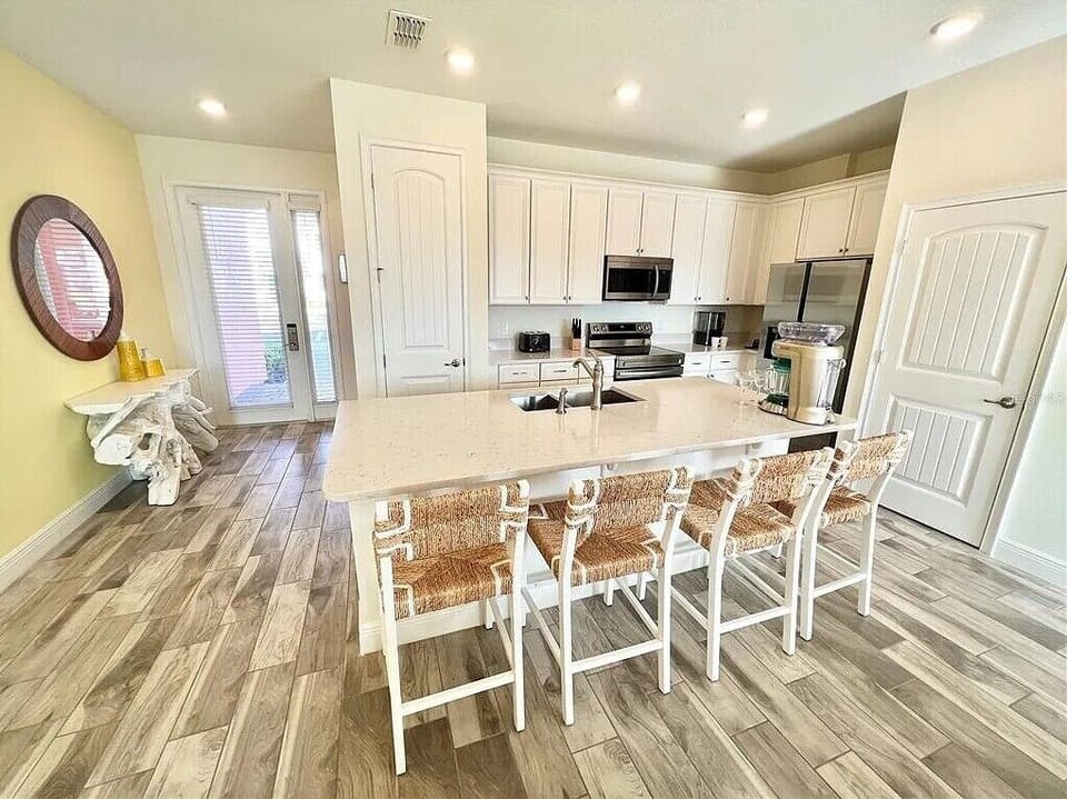 Open & airy kitchen dream: big island & coastal charm galore! 🌟
