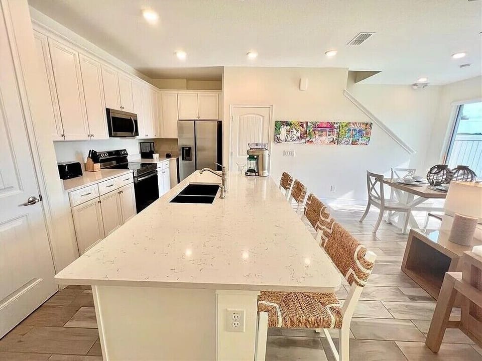 Elegant island kitchen—perfect for meals & mingling! 😍