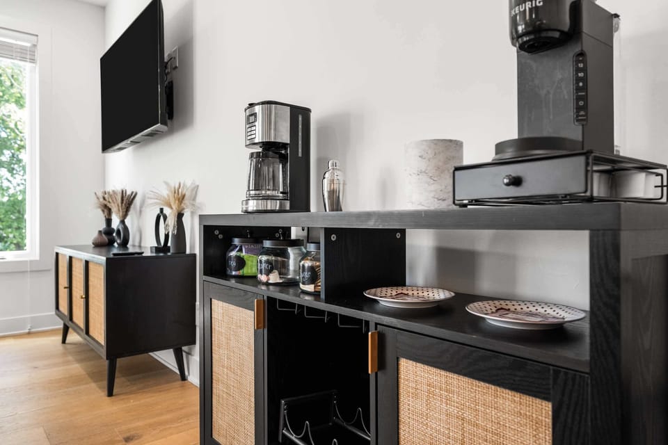 Coffee+ tea bar w/Keurig and drip coffee maker